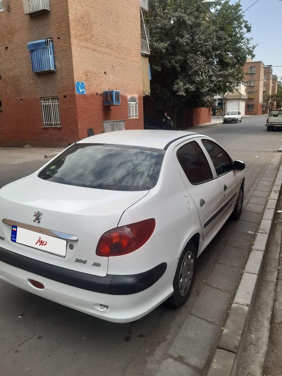 پژو ۲۰۶ صندوق دار v8 - 1398
