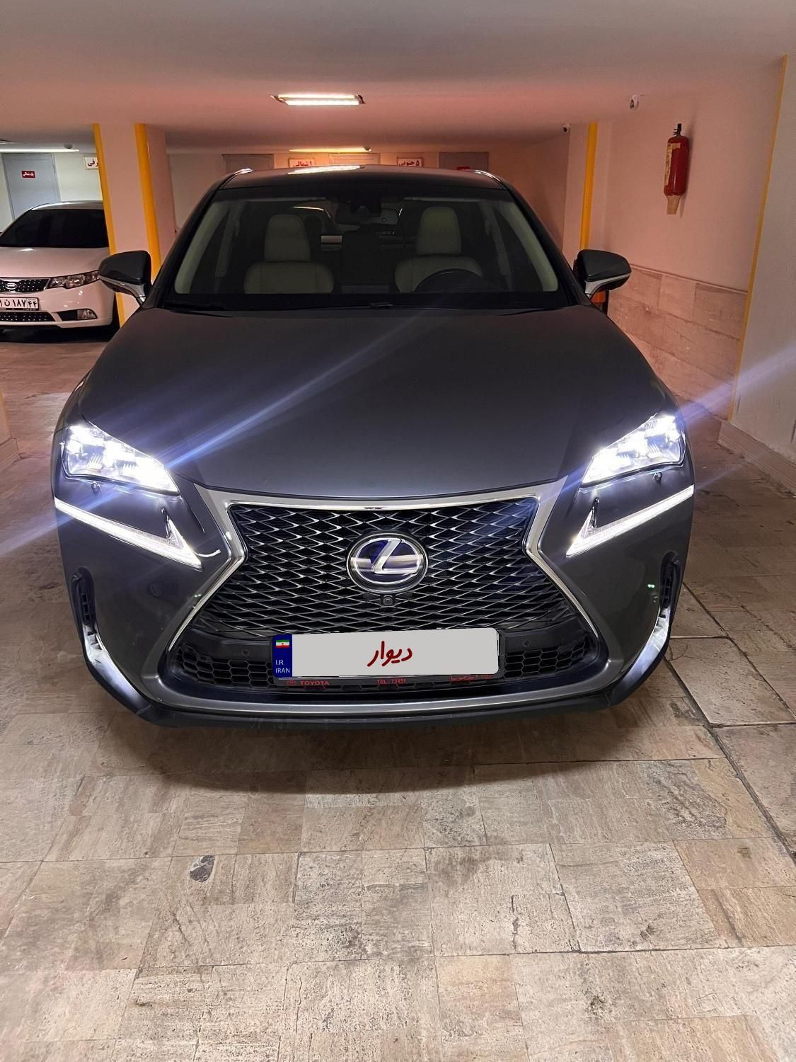لکسوس NX هیبرید 300H - 2017