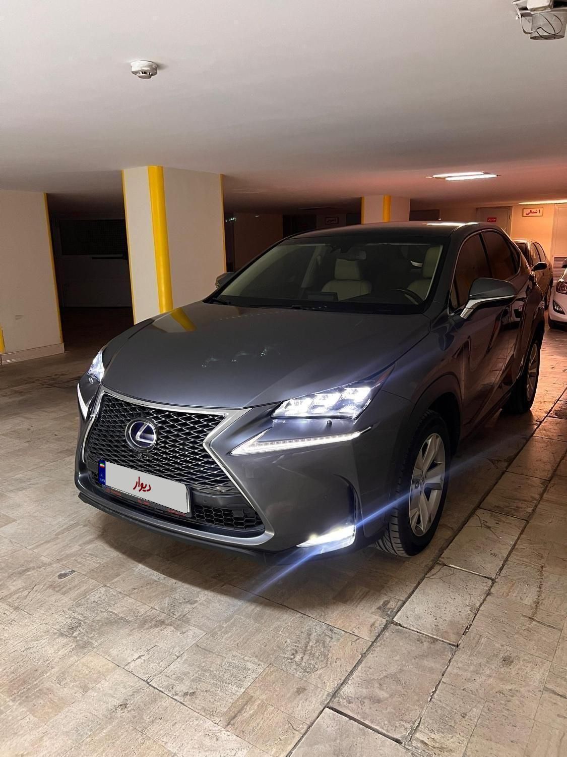 لکسوس NX هیبرید 300H - 2017