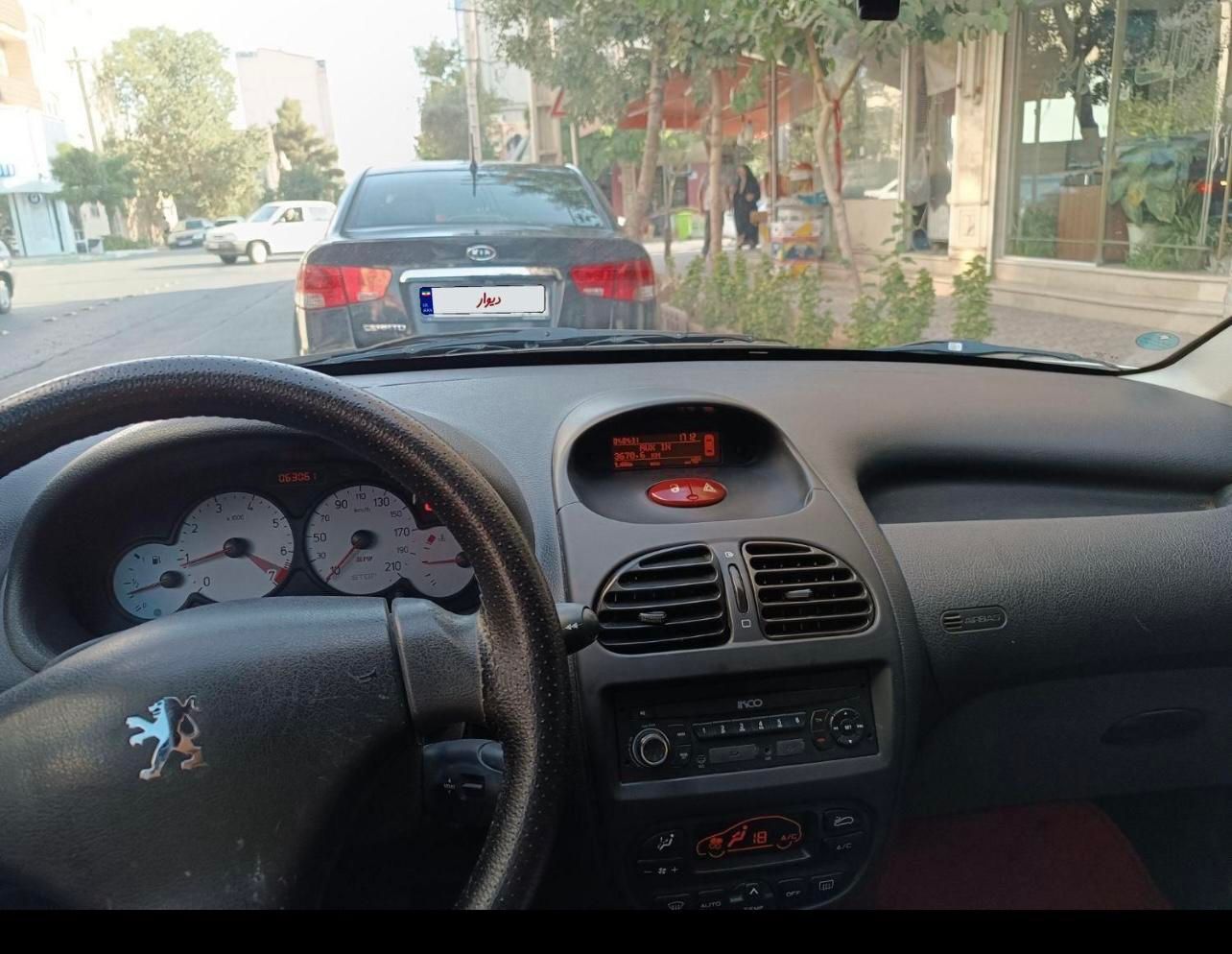 پژو ۲۰۶ صندوق دار v8 - 1393
