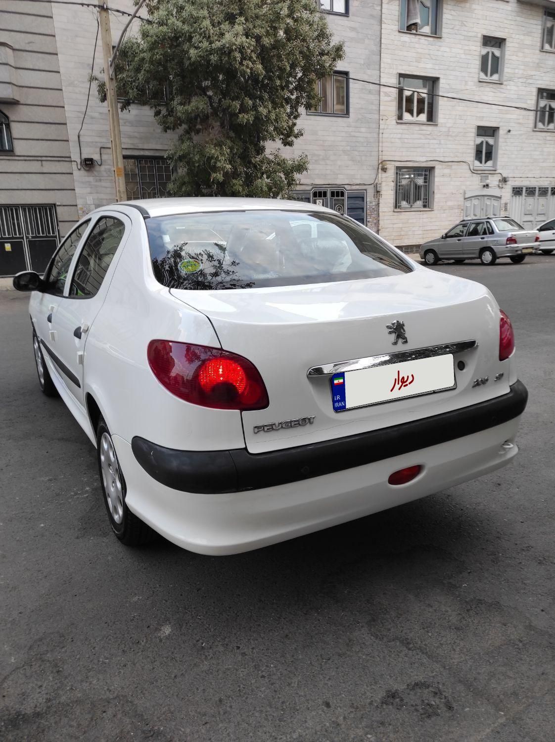 پژو ۲۰۶ صندوق دار v8 - 1393