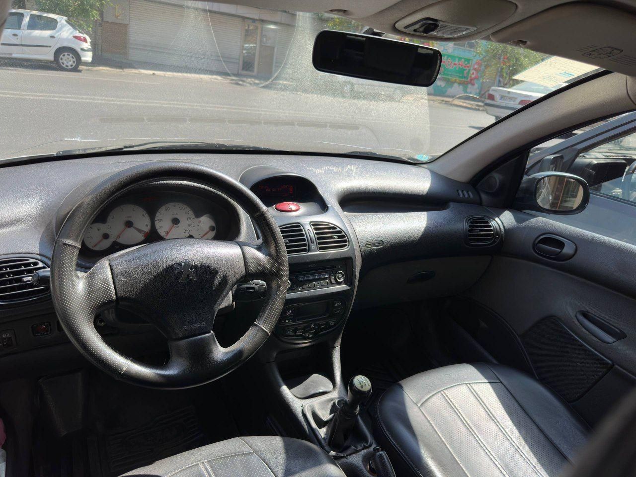 پژو ۲۰۶ صندوق دار v8 - 1395