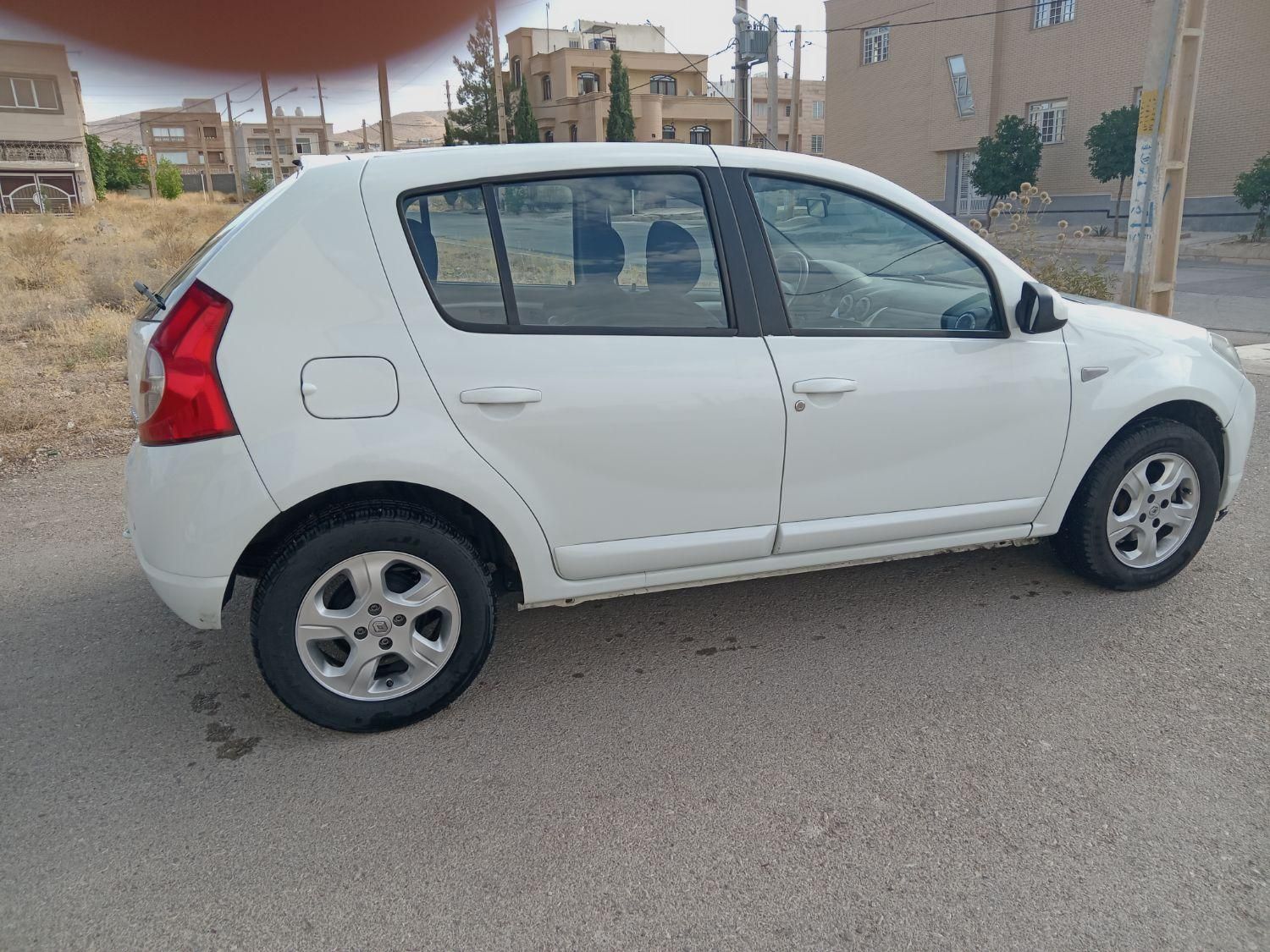 رنو ساندرو اتوماتیک - 1395