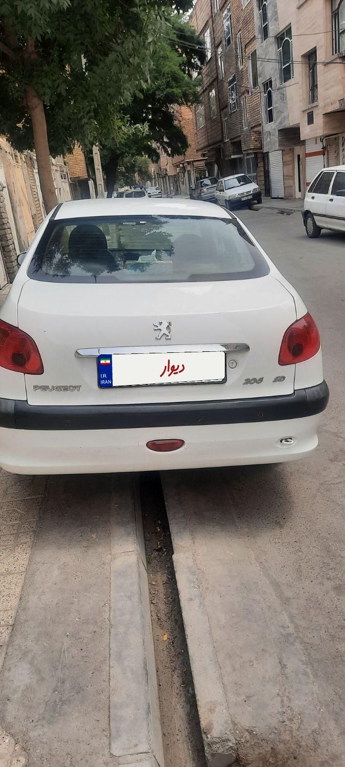 پژو ۲۰۶ صندوق دار v8 - 1395