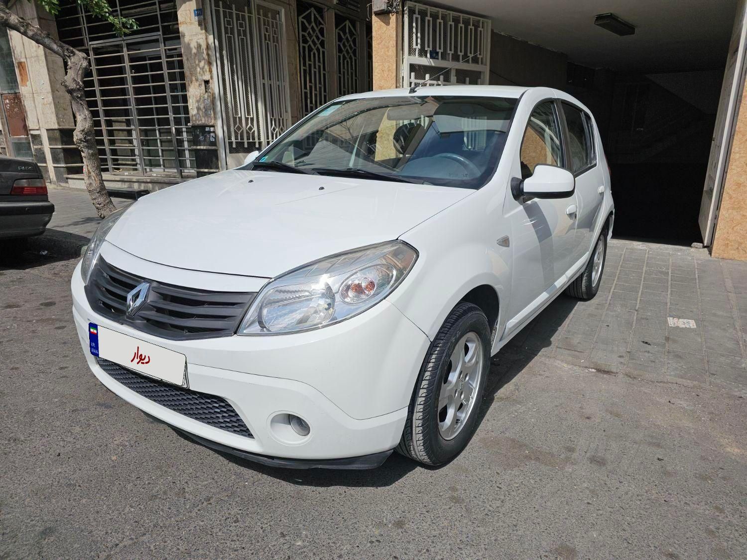 خودرو رنو، ساندرو آگهی ann_19557902