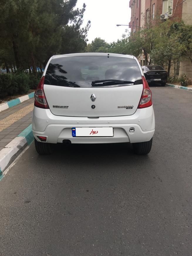 رنو ساندرو اتوماتیک - 1395