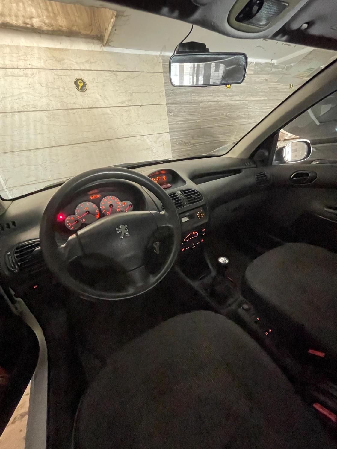 پژو ۲۰۶ صندوق دار v8 - 1399