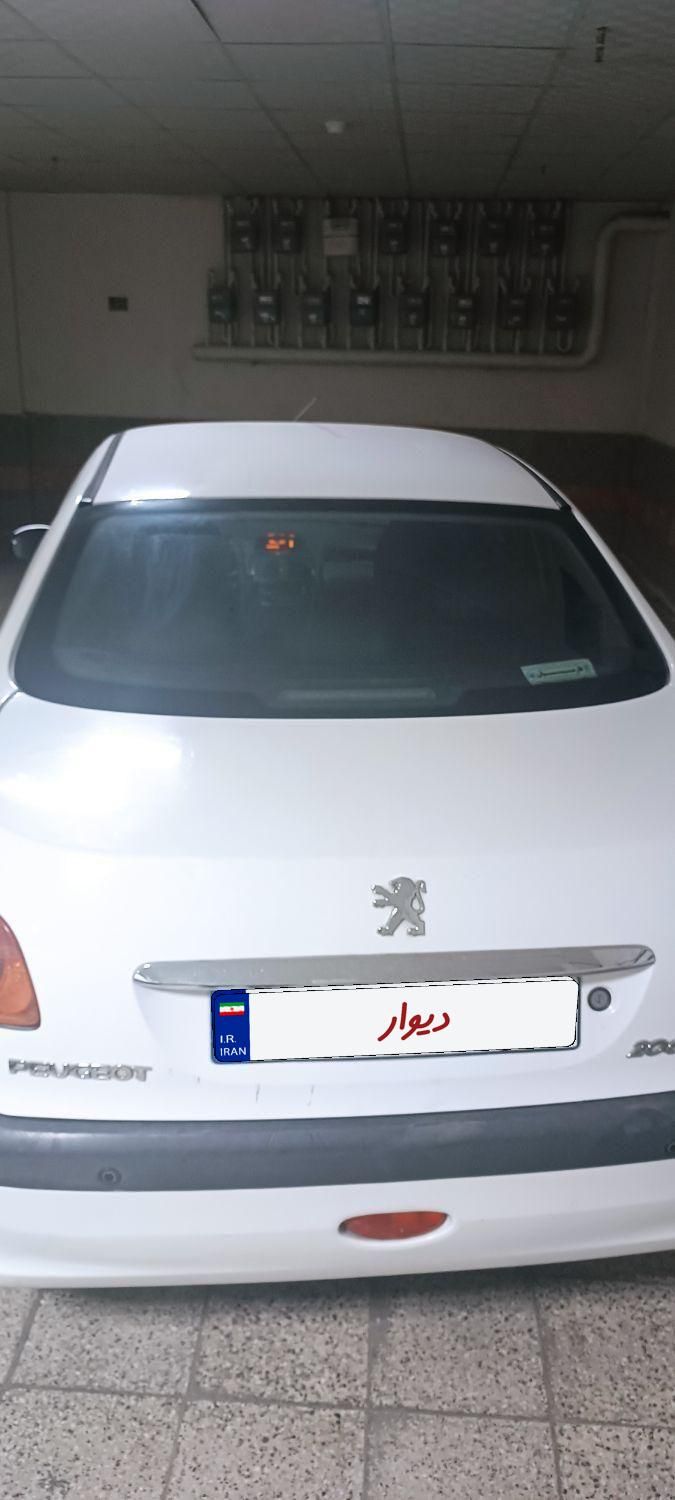 پژو ۲۰۶ صندوق دار v8 - 1393