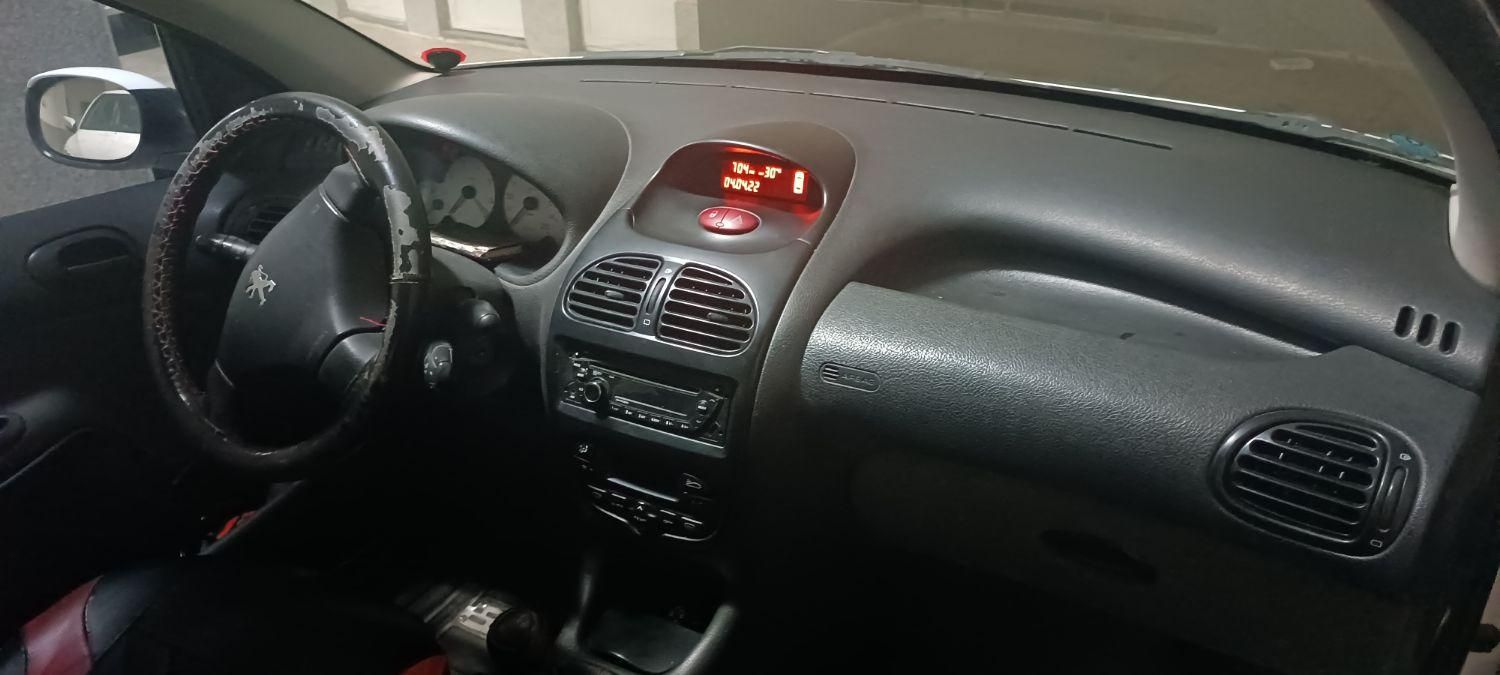 پژو ۲۰۶ صندوق دار v8 - 1393