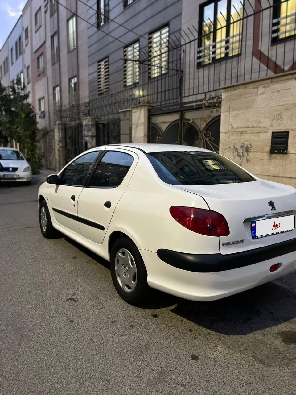پژو ۲۰۶ صندوق دار v8 - 1390