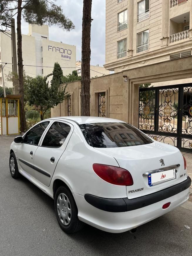 پژو ۲۰۶ صندوق دار v8 - 1390