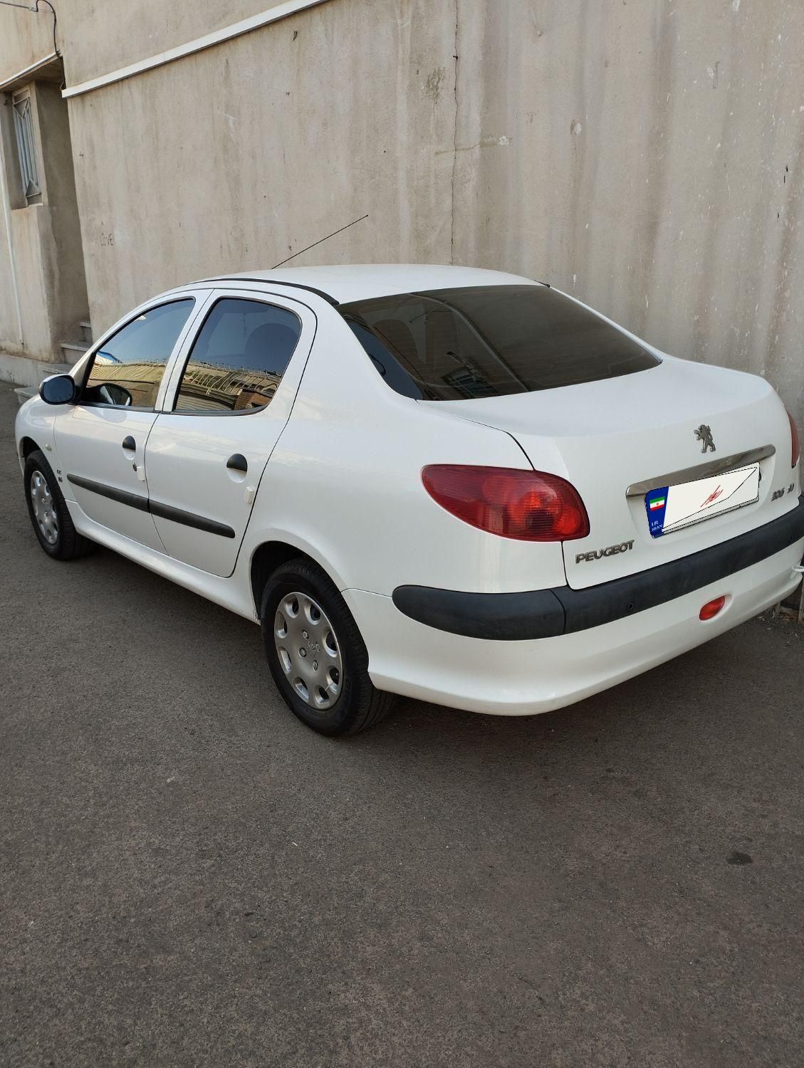 پژو ۲۰۶ صندوق دار v8 - 1393