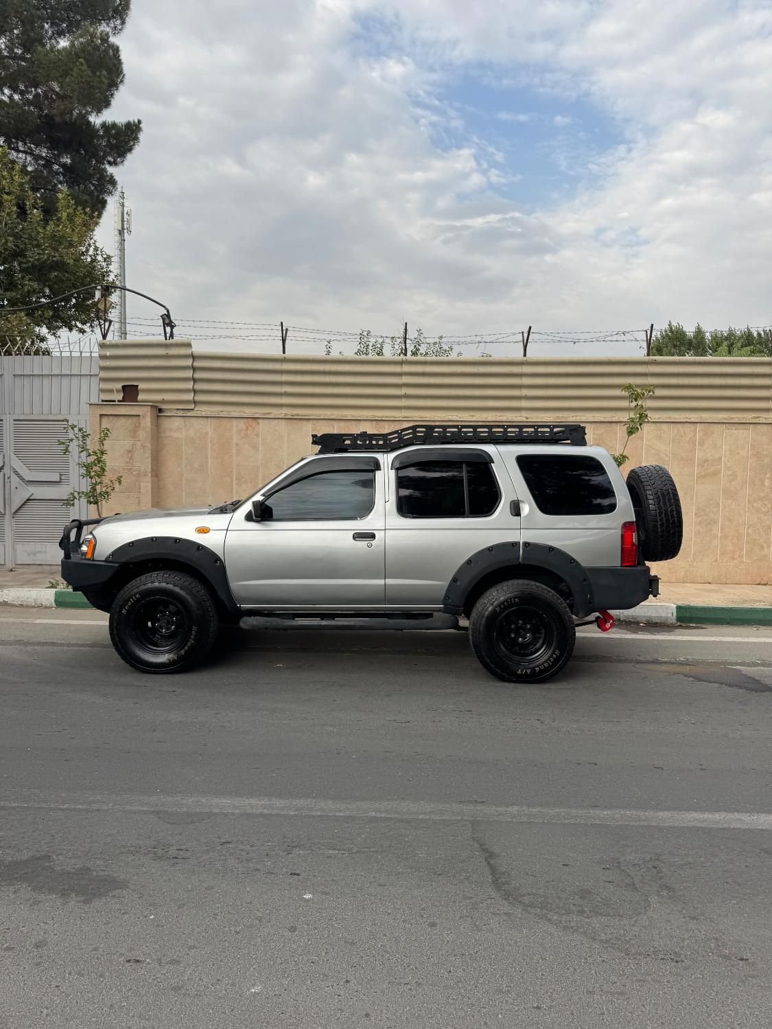 نیسان رونیز دنده‌ای - 1384