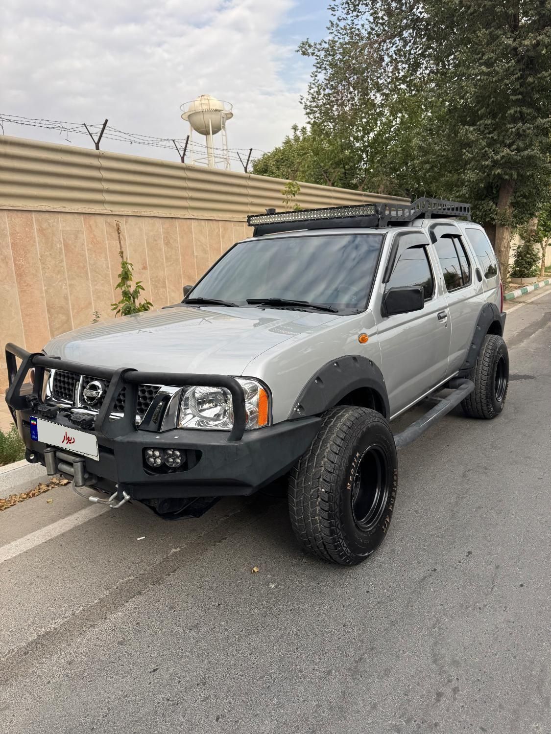 نیسان رونیز دنده‌ای - 1384