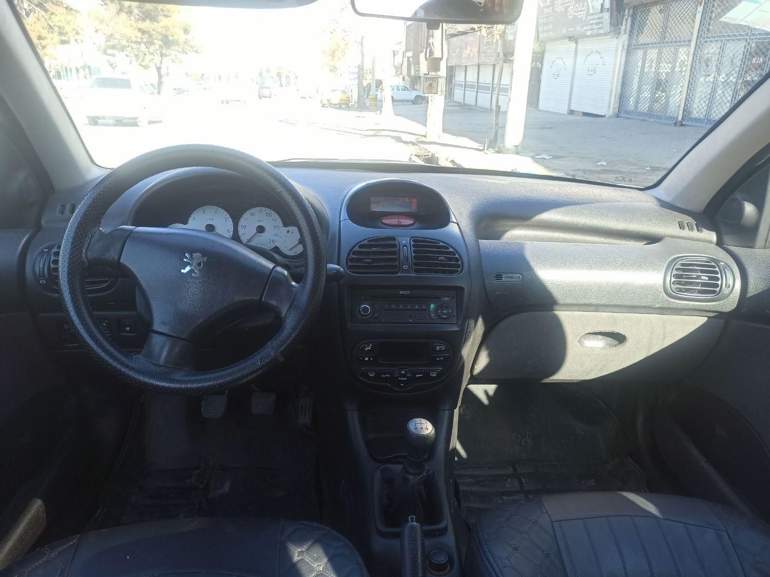 پژو ۲۰۶ صندوق دار v8 - 1393
