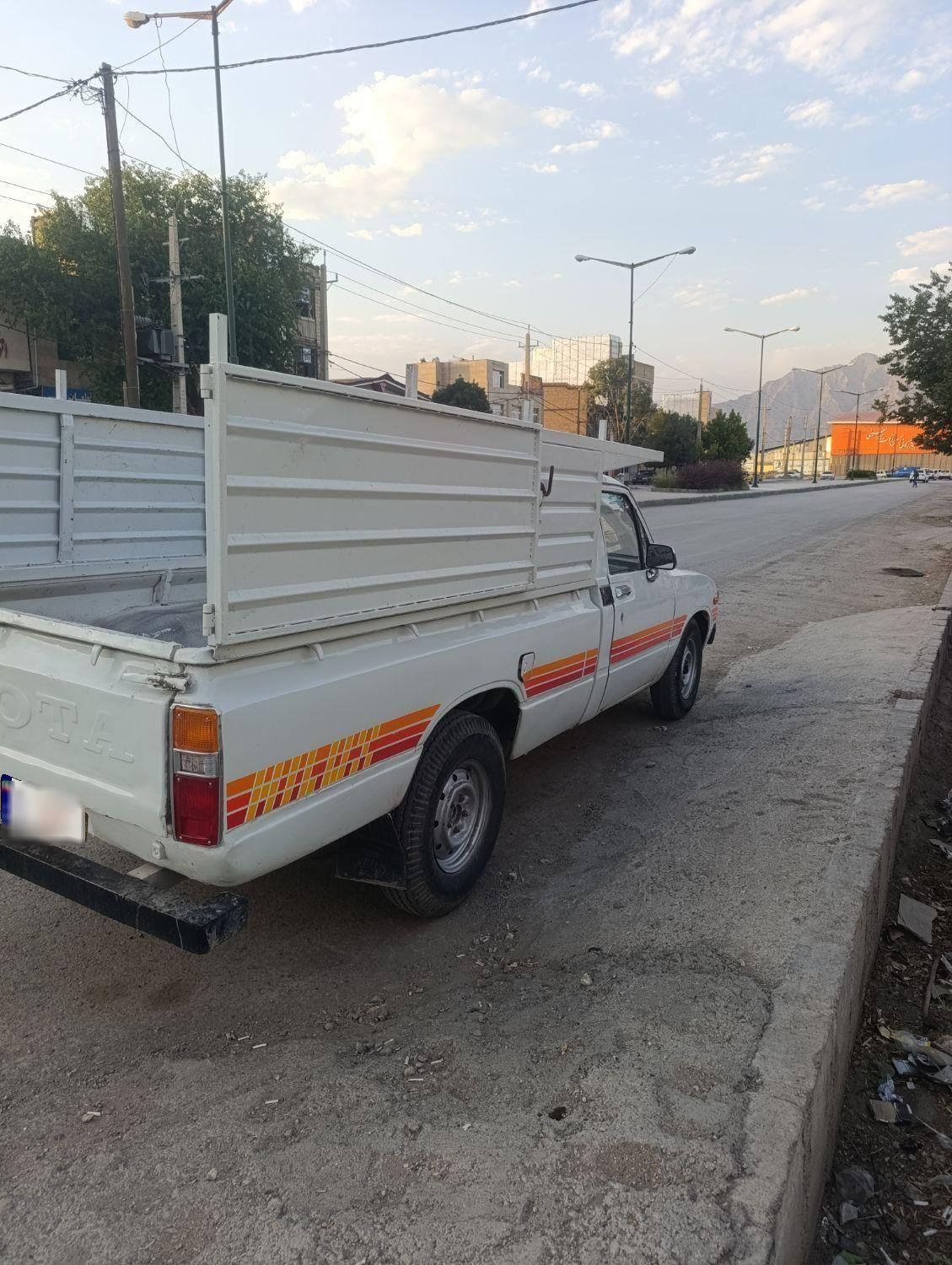 تویوتا کمری XLE - 1402