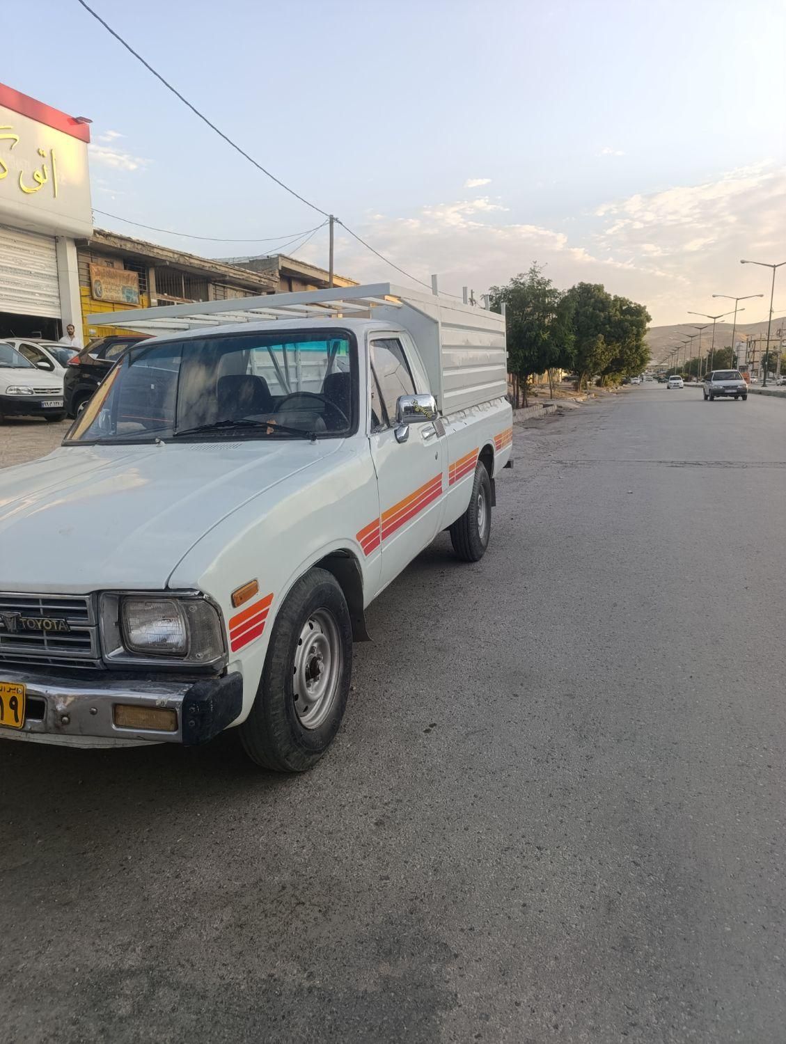 تویوتا کمری XLE - 1402