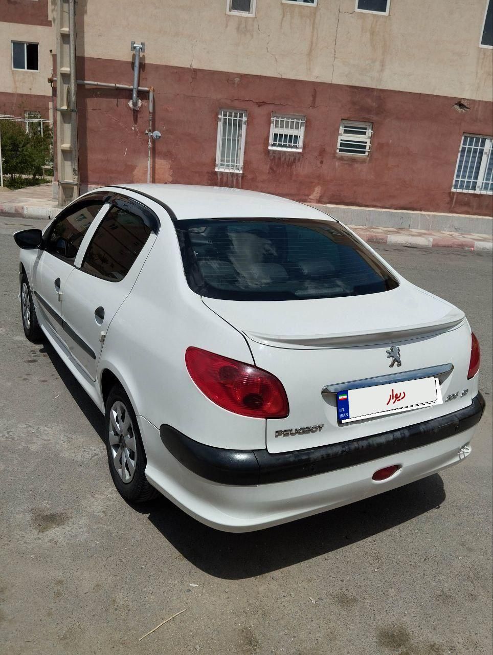 پژو ۲۰۶ صندوق دار v8 - 1396