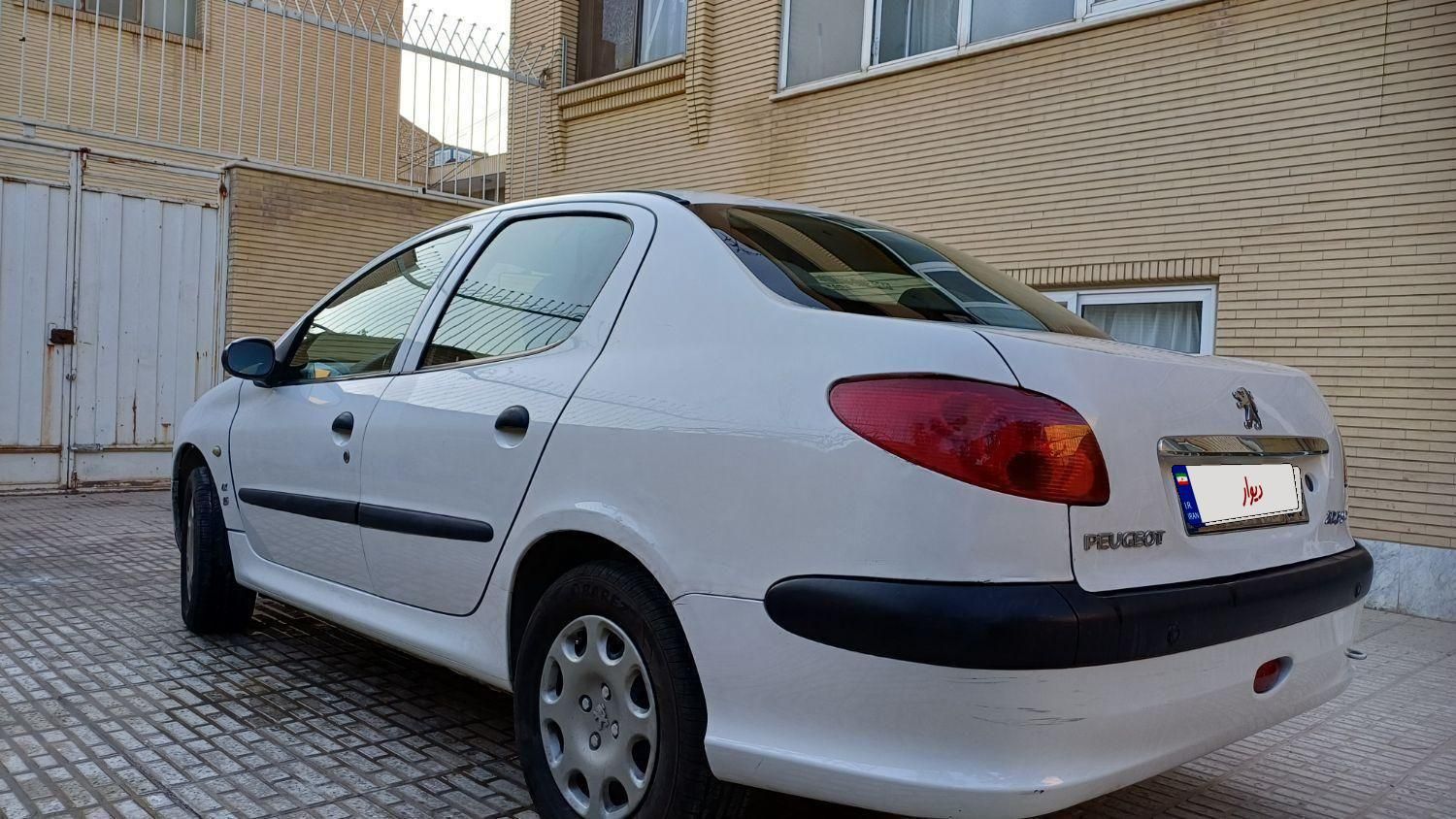 پژو ۲۰۶ صندوق دار v8 - 1393