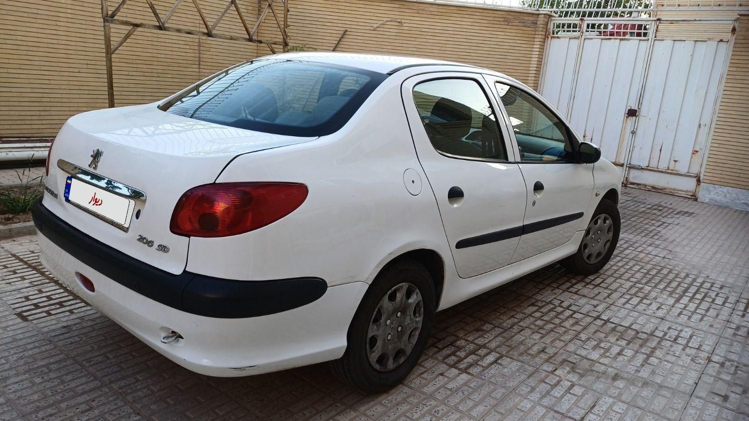 پژو ۲۰۶ صندوق دار v8 - 1393