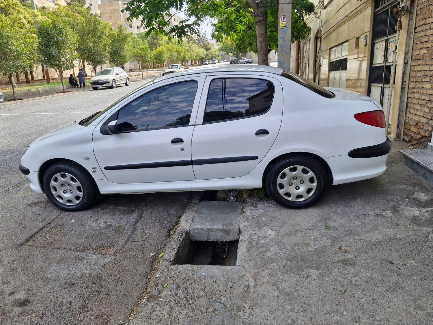 پژو ۲۰۶ صندوق دار v8 - 1395