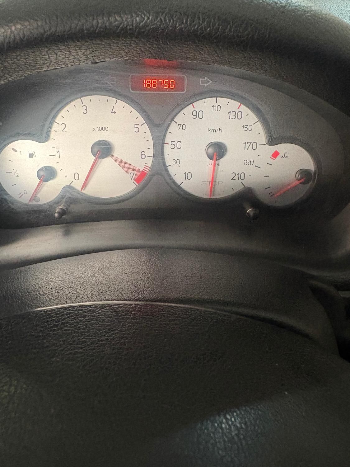 پژو ۲۰۶ صندوق دار v8 - 1390