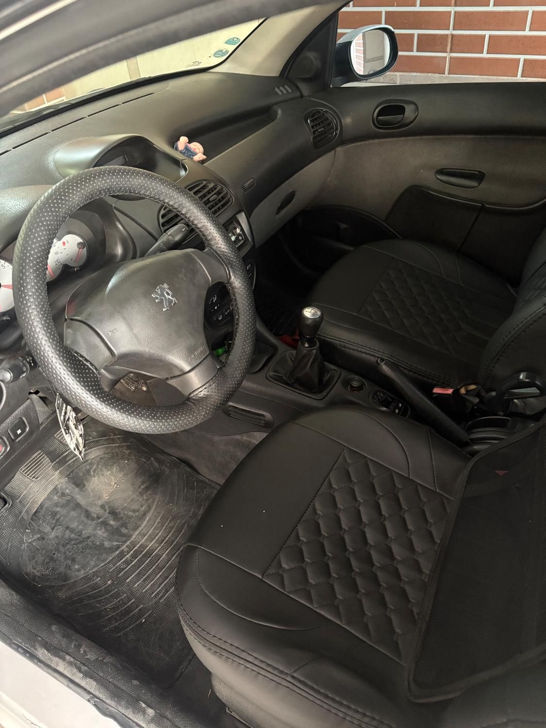پژو ۲۰۶ صندوق دار v8 - 1390