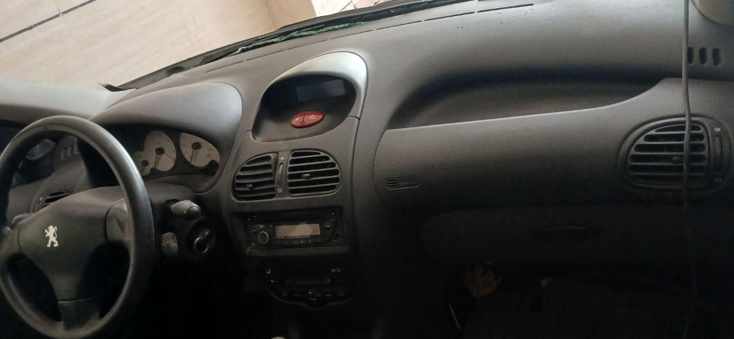 پژو ۲۰۶ صندوق دار v8 - 1396