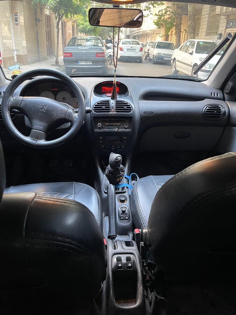 پژو ۲۰۶ صندوق دار v8 - 1396