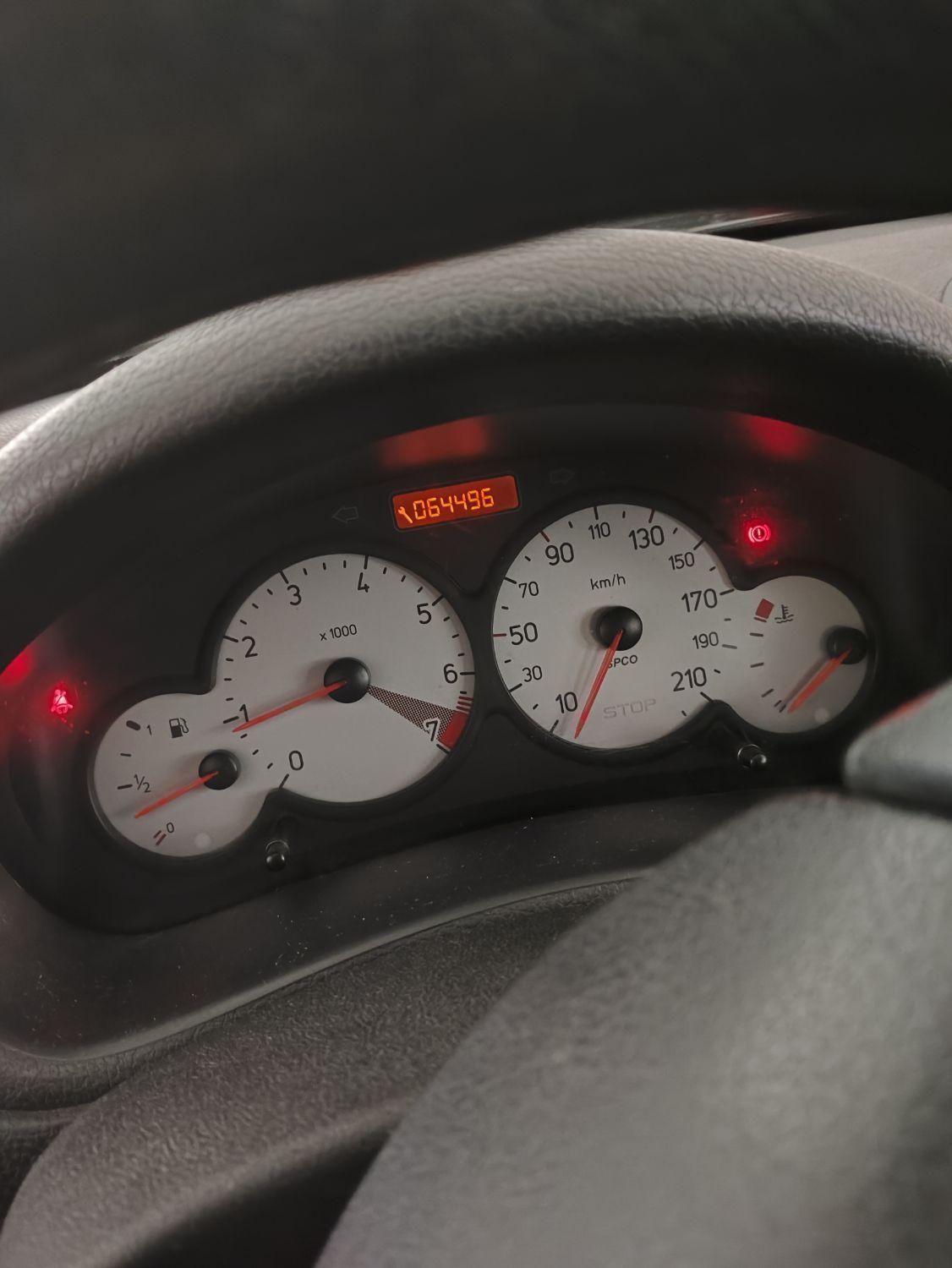 پژو ۲۰۶ صندوق دار v8 - 1399