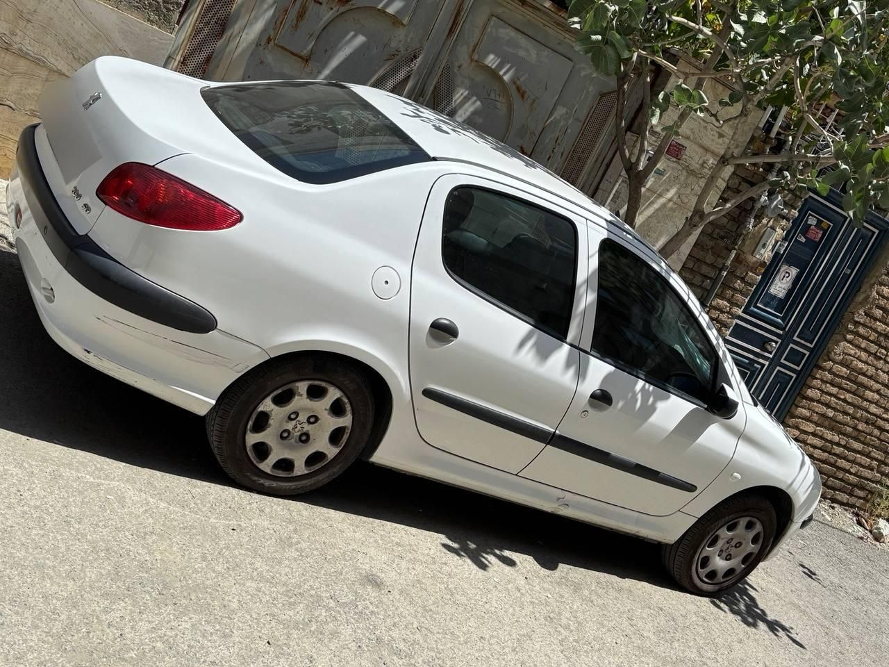 پژو ۲۰۶ صندوق دار v8 - 1397