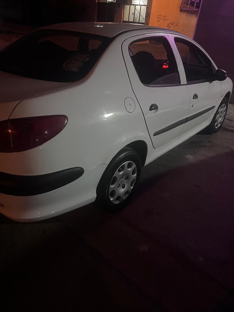 پژو ۲۰۶ صندوق دار v8 - 1396