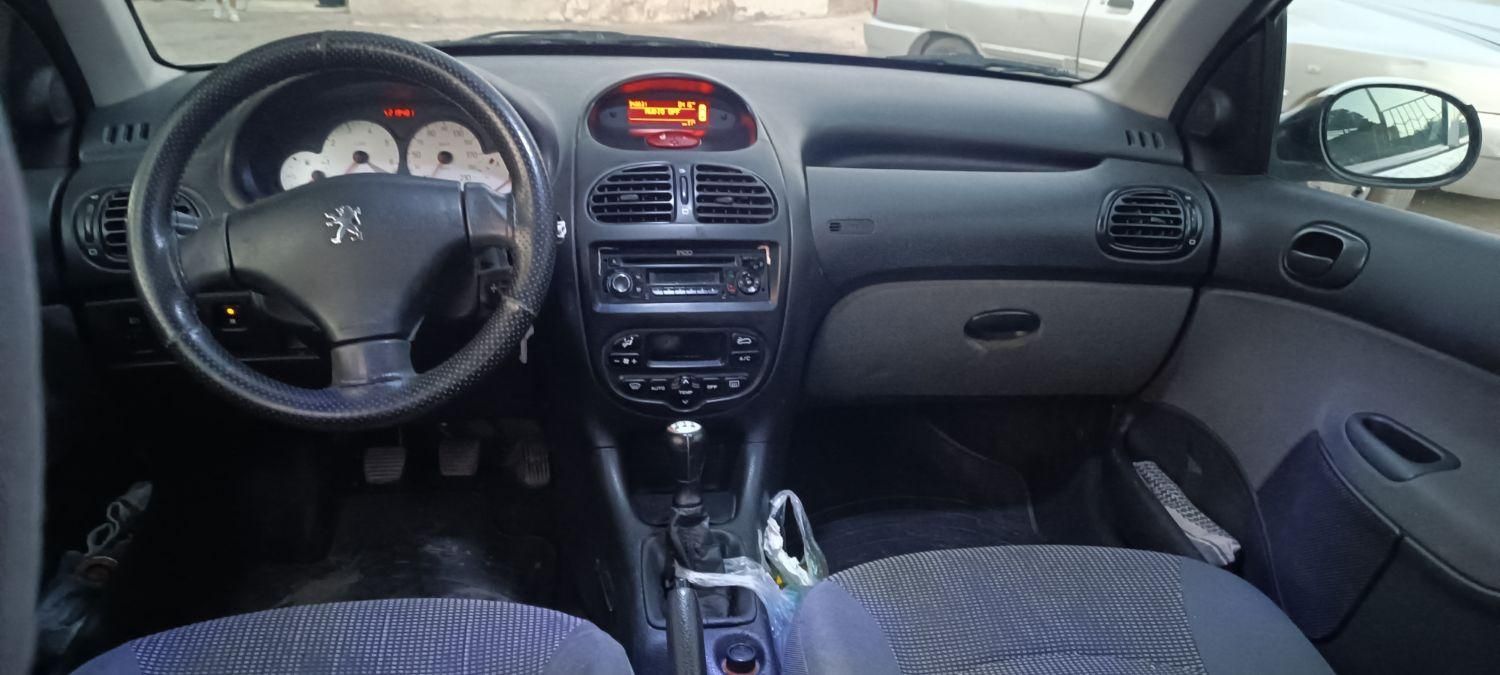 پژو ۲۰۶ صندوق دار v8 - 1397