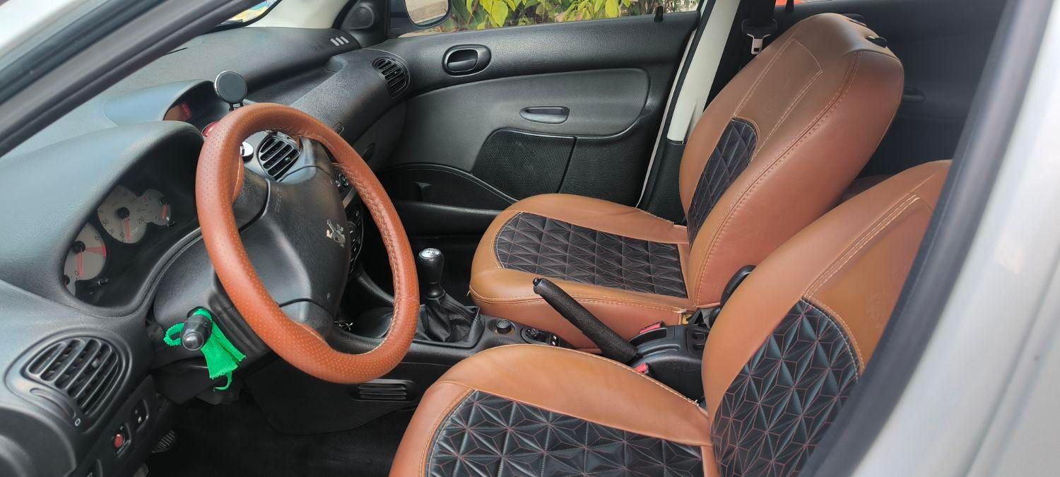 پژو ۲۰۶ صندوق دار v8 - 1398
