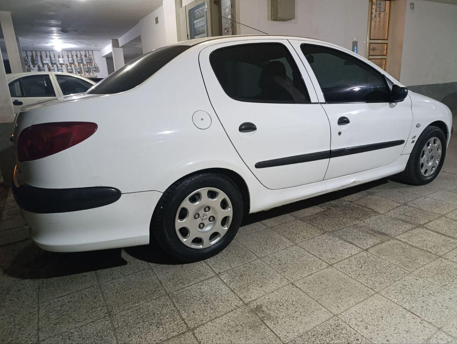 پژو ۲۰۶ صندوق دار v8 - 1390