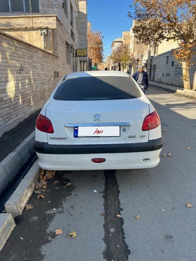 پژو ۲۰۶ صندوق دار v8 - 1394