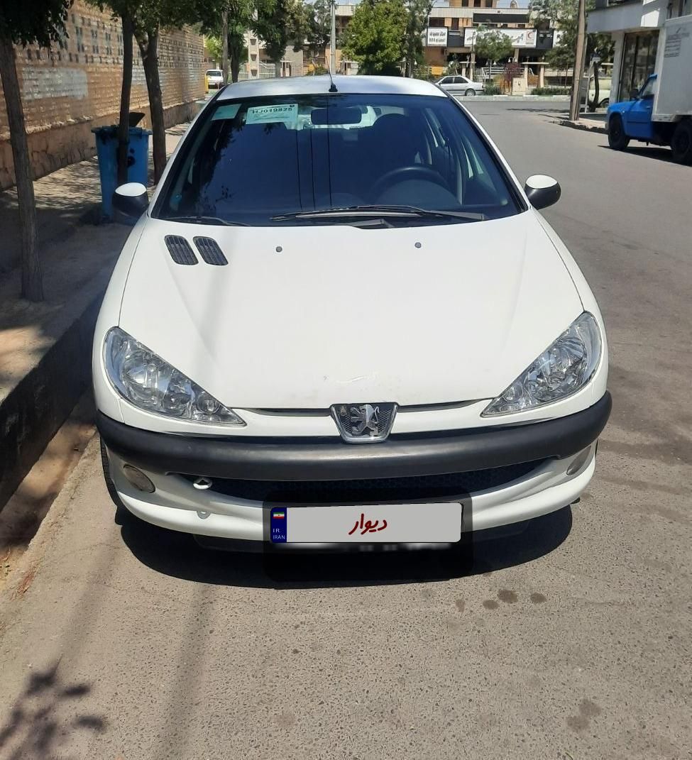پژو ۲۰۶ صندوق دار v8 - 1396