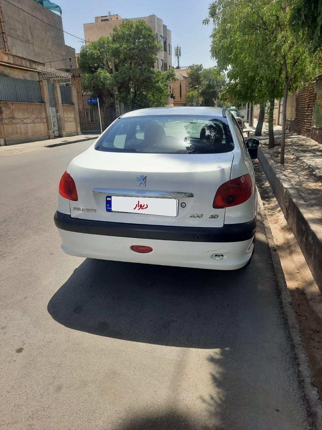 پژو ۲۰۶ صندوق دار v8 - 1396