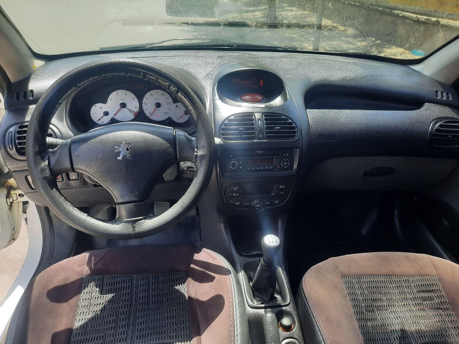پژو ۲۰۶ صندوق دار v8 - 1396
