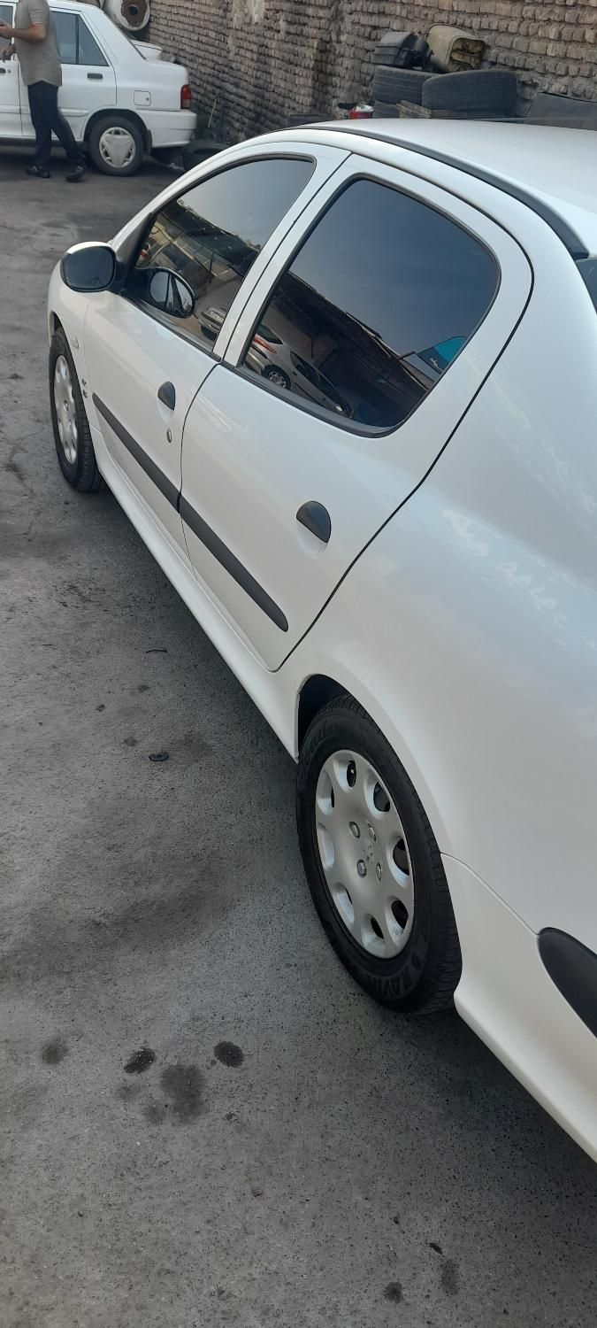 پژو ۲۰۶ صندوق دار v8 - 1396