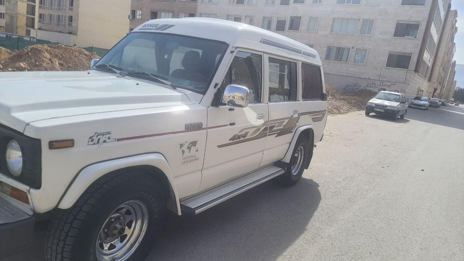نیسان پاترول چهار درب 4 سیلندر - 1381