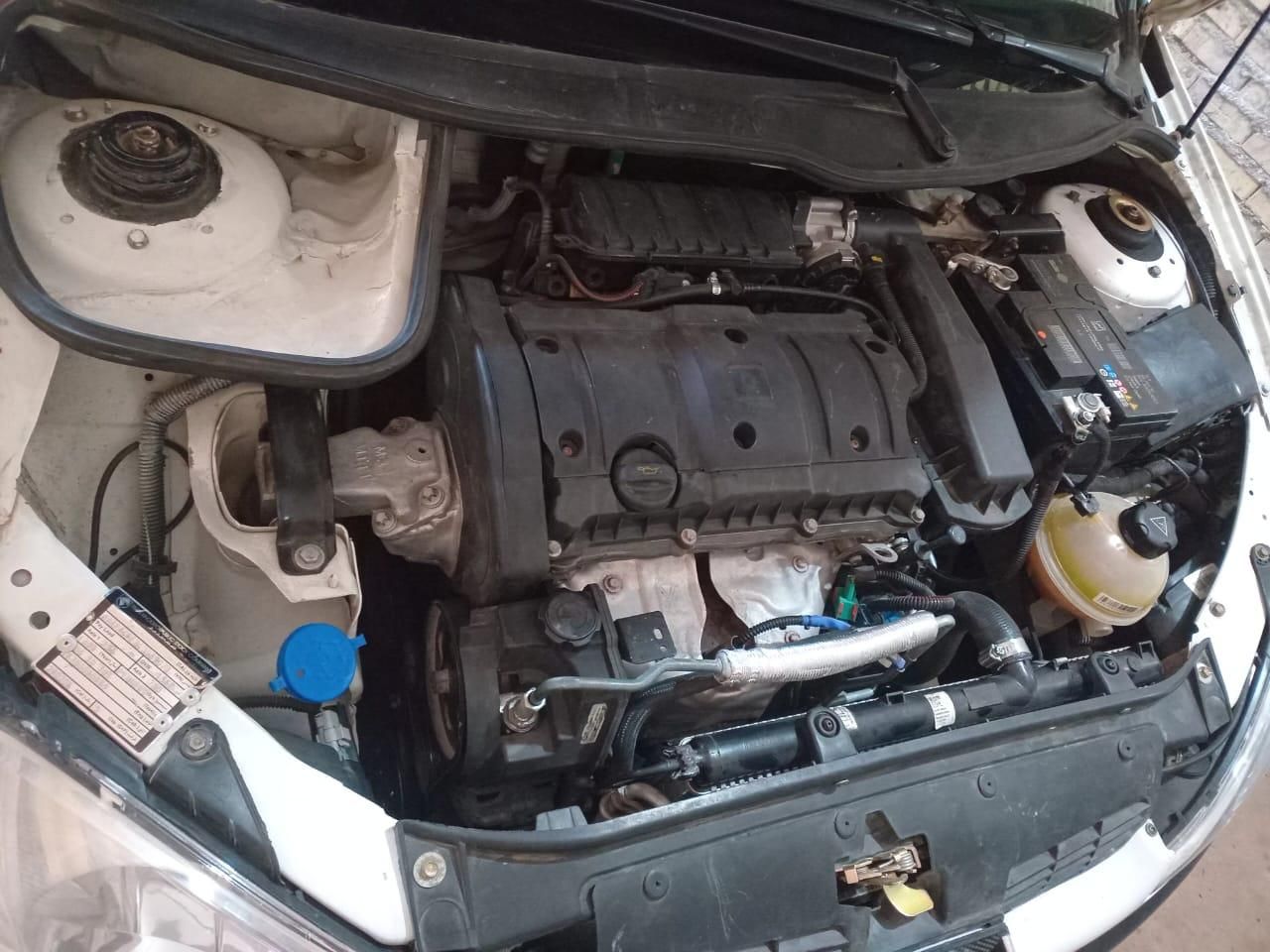 پژو ۲۰۶ صندوق دار v8 - 1399