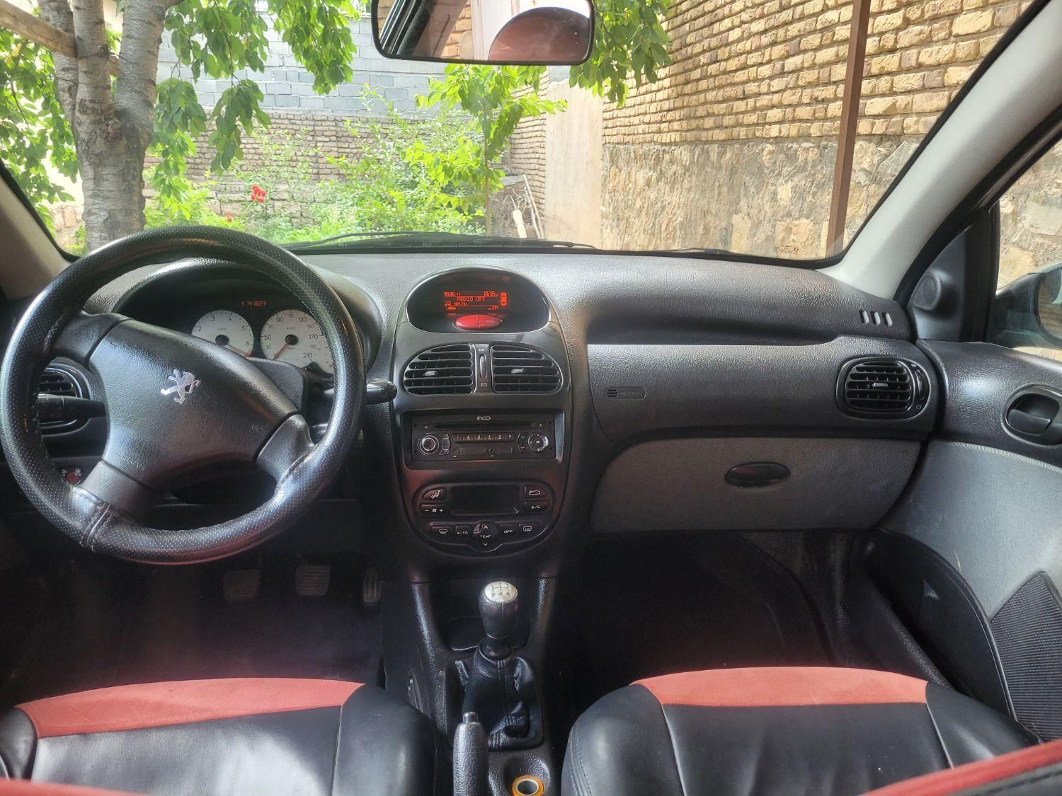 پژو ۲۰۶ صندوق دار v8 - 1394
