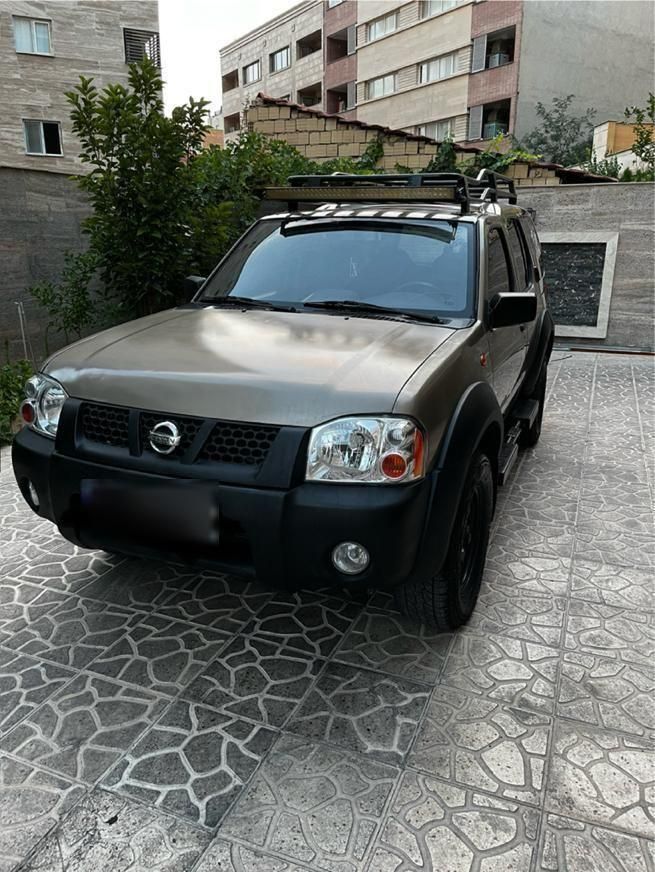 نیسان رونیز دنده‌ای - 1383