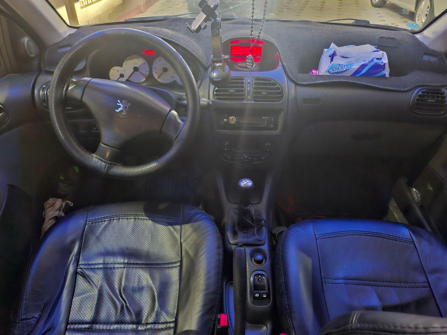 پژو ۲۰۶ صندوق دار v8 - 1395