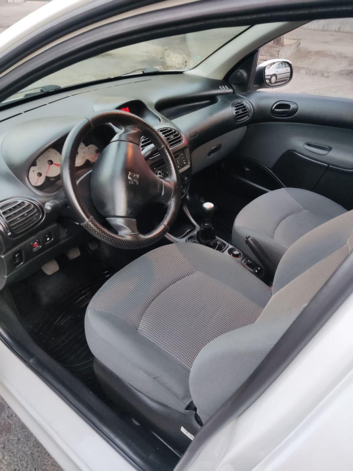 پژو ۲۰۶ صندوق دار v8 - 1399
