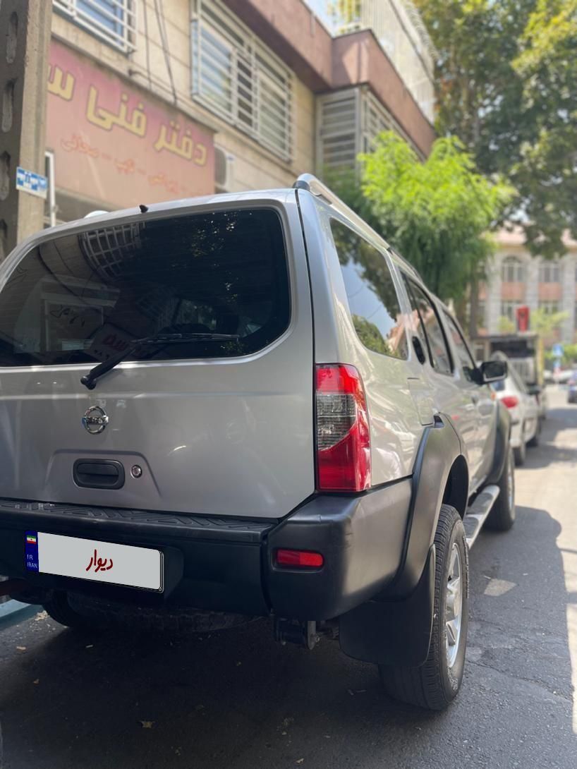 نیسان رونیز دنده‌ای - 1384
