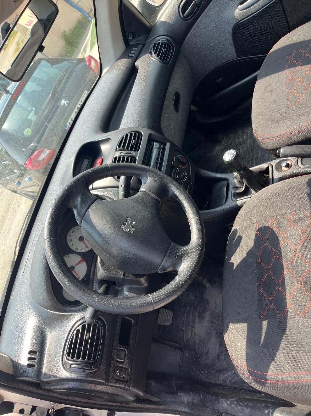 پژو ۲۰۶ صندوق دار v8 - 1390