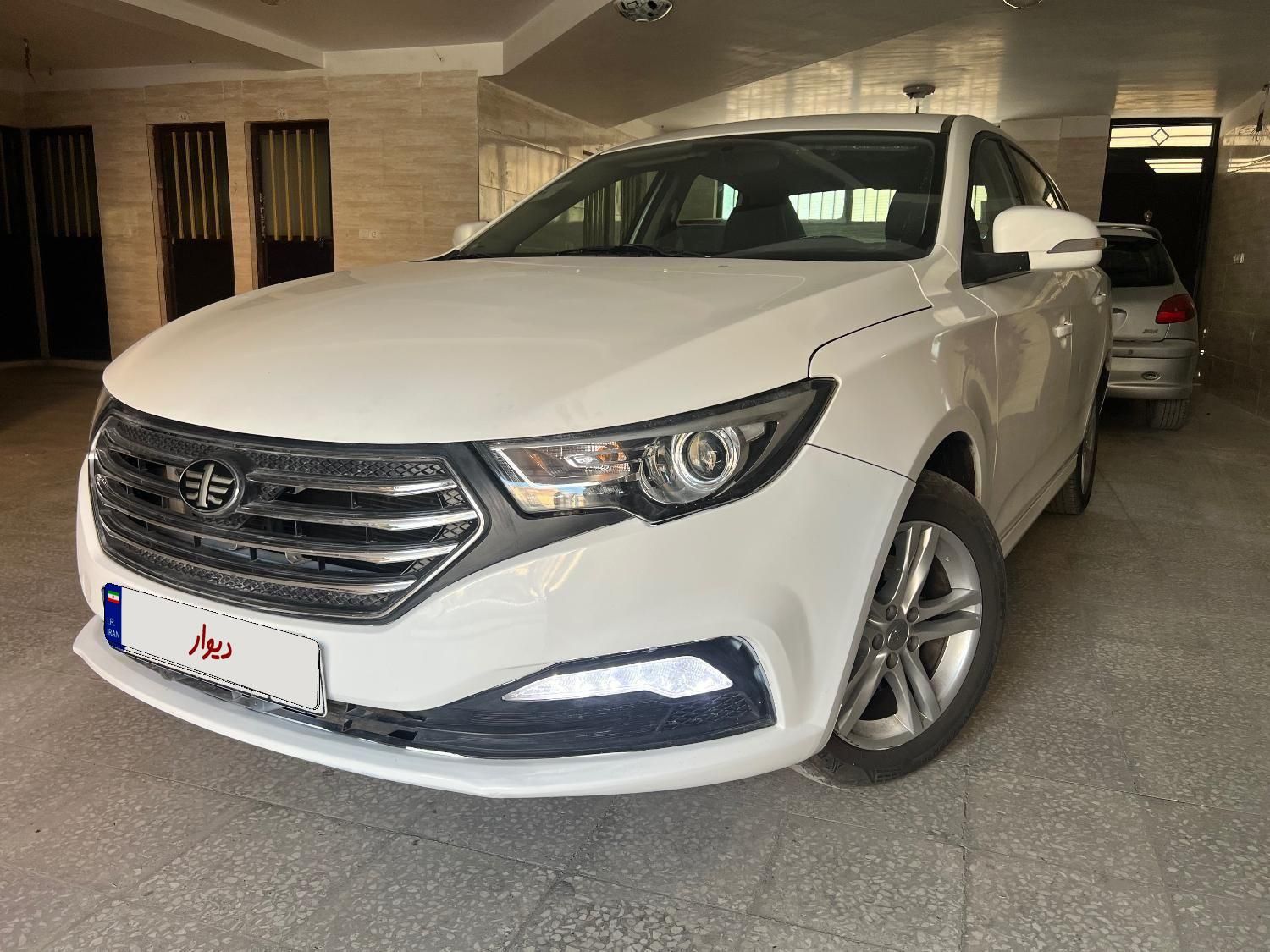 خودرو بسترن، B30 آگهی ann_19573606