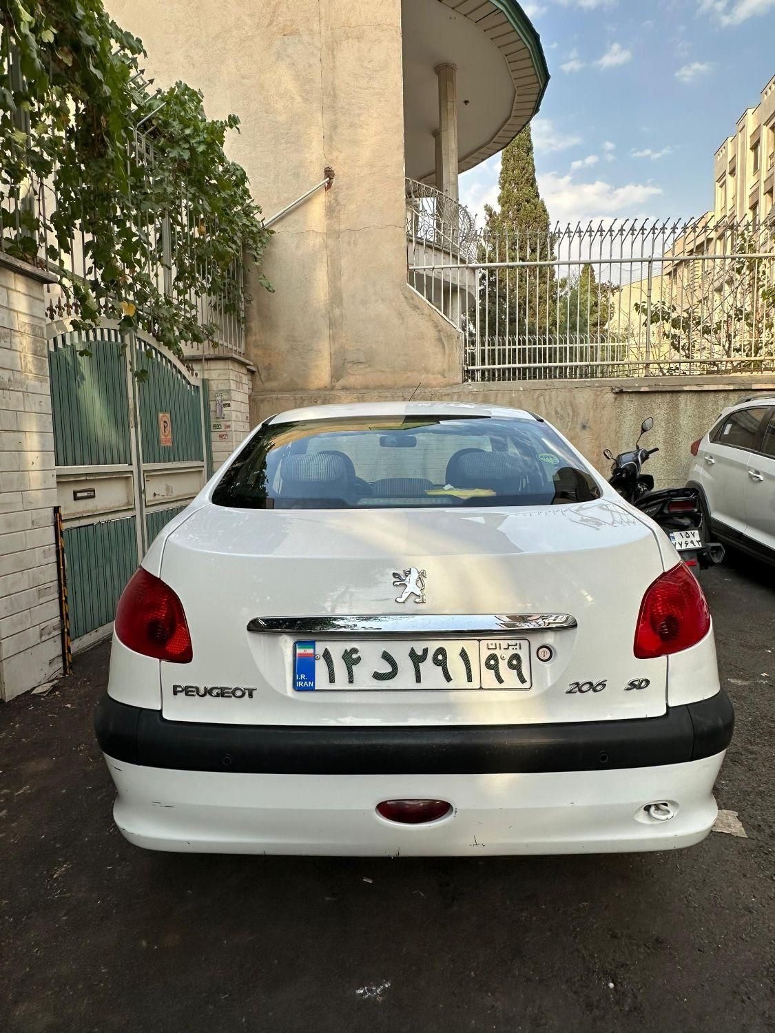 پژو ۲۰۶ صندوق دار v8 - 1394